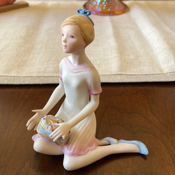 Vintage Cybis Girl with trinket chest Box porcelain figurine statue signed 1967 - Picture 9 of 9